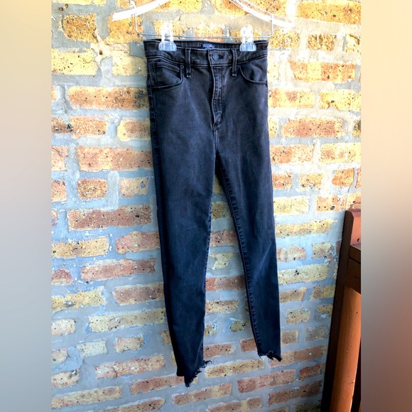 A&F Simone High Rise Notched Hem Denim - Picture 2 of 12